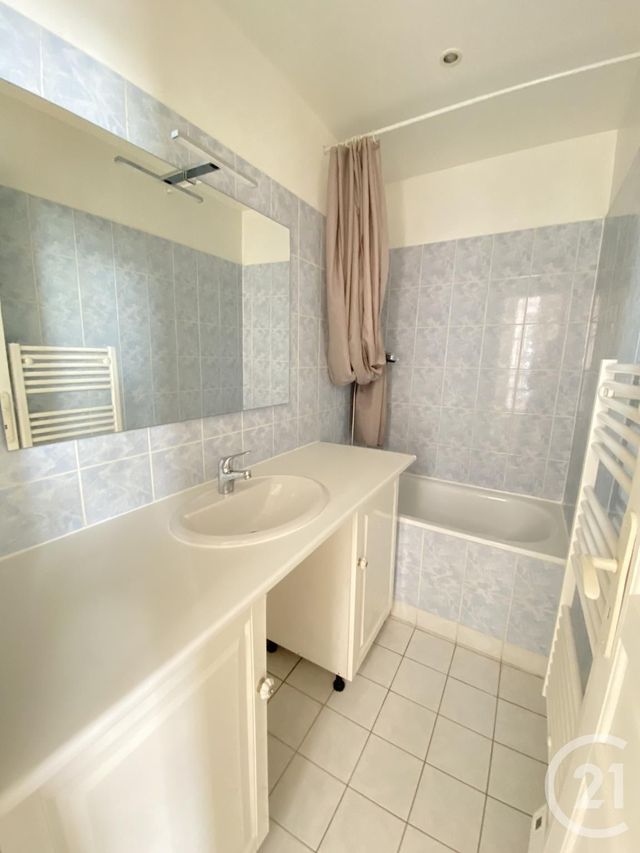 Appartement F2 &agrave; louer - 2 pi&egrave;ces - 40,52 m2 - Paris - 75018 - ILE-DE-FRANCE